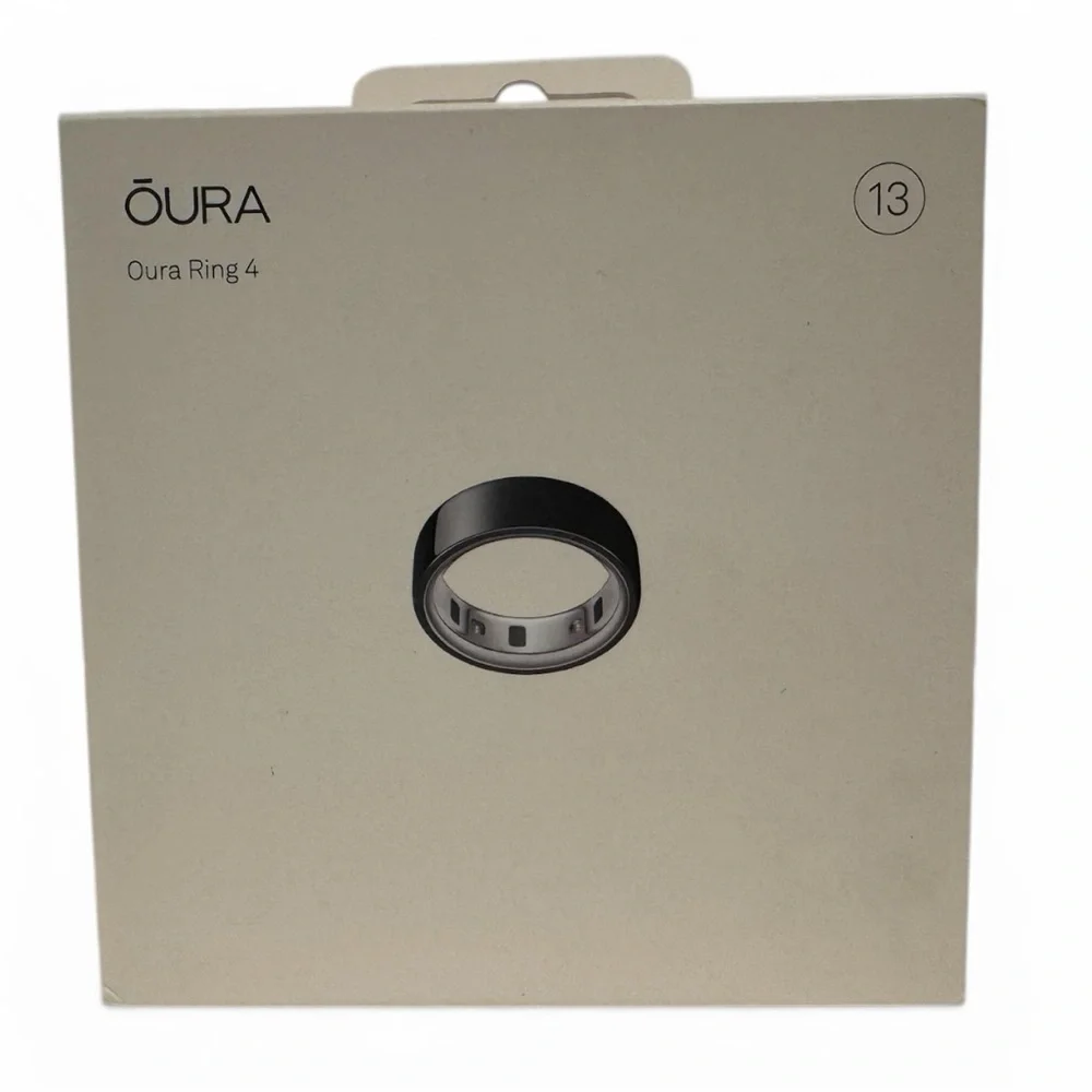 Oura Ring 4 Black and Silver